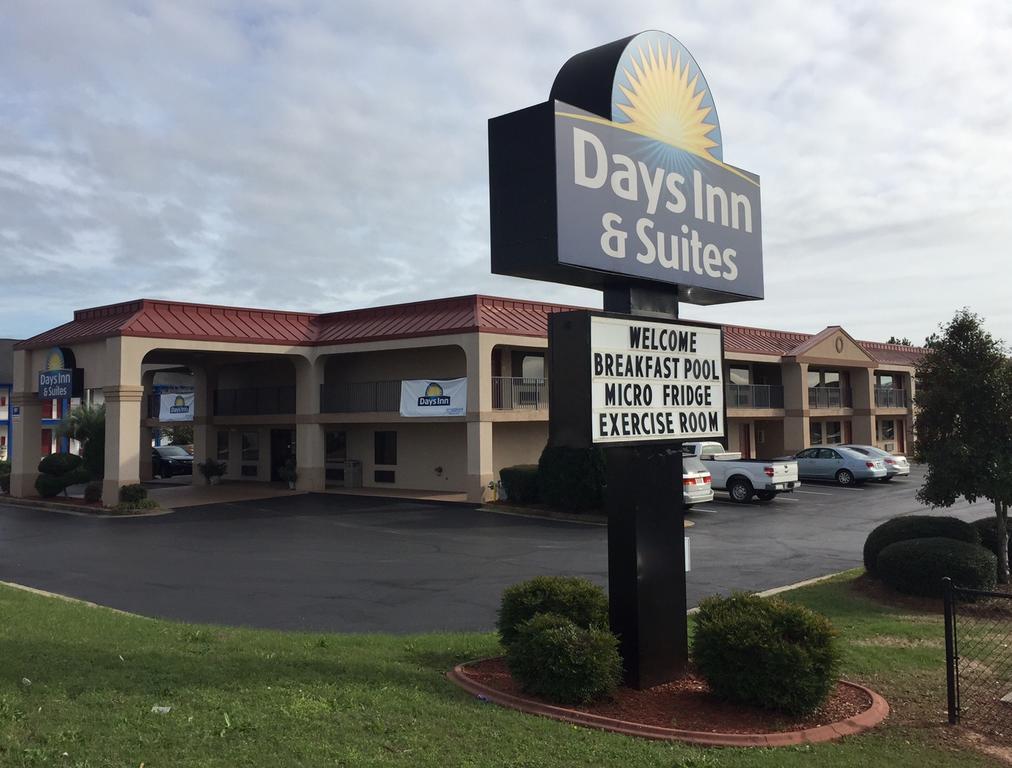 Days Inn & Suites By Wyndham Warner Robins Near Robins Afb Exterior photo