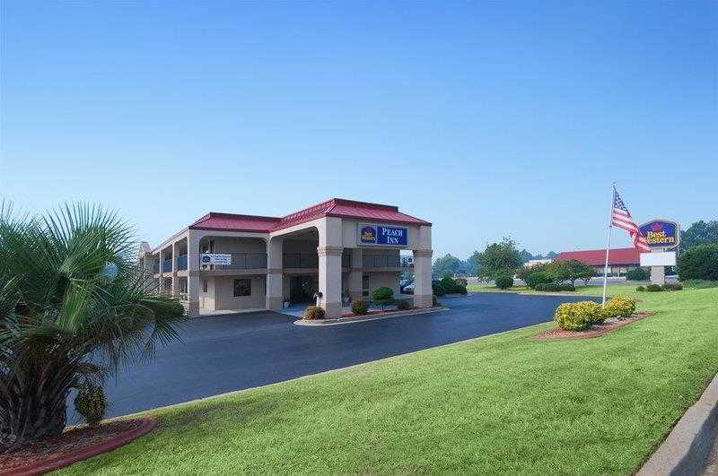 Days Inn & Suites By Wyndham Warner Robins Near Robins Afb Exterior photo